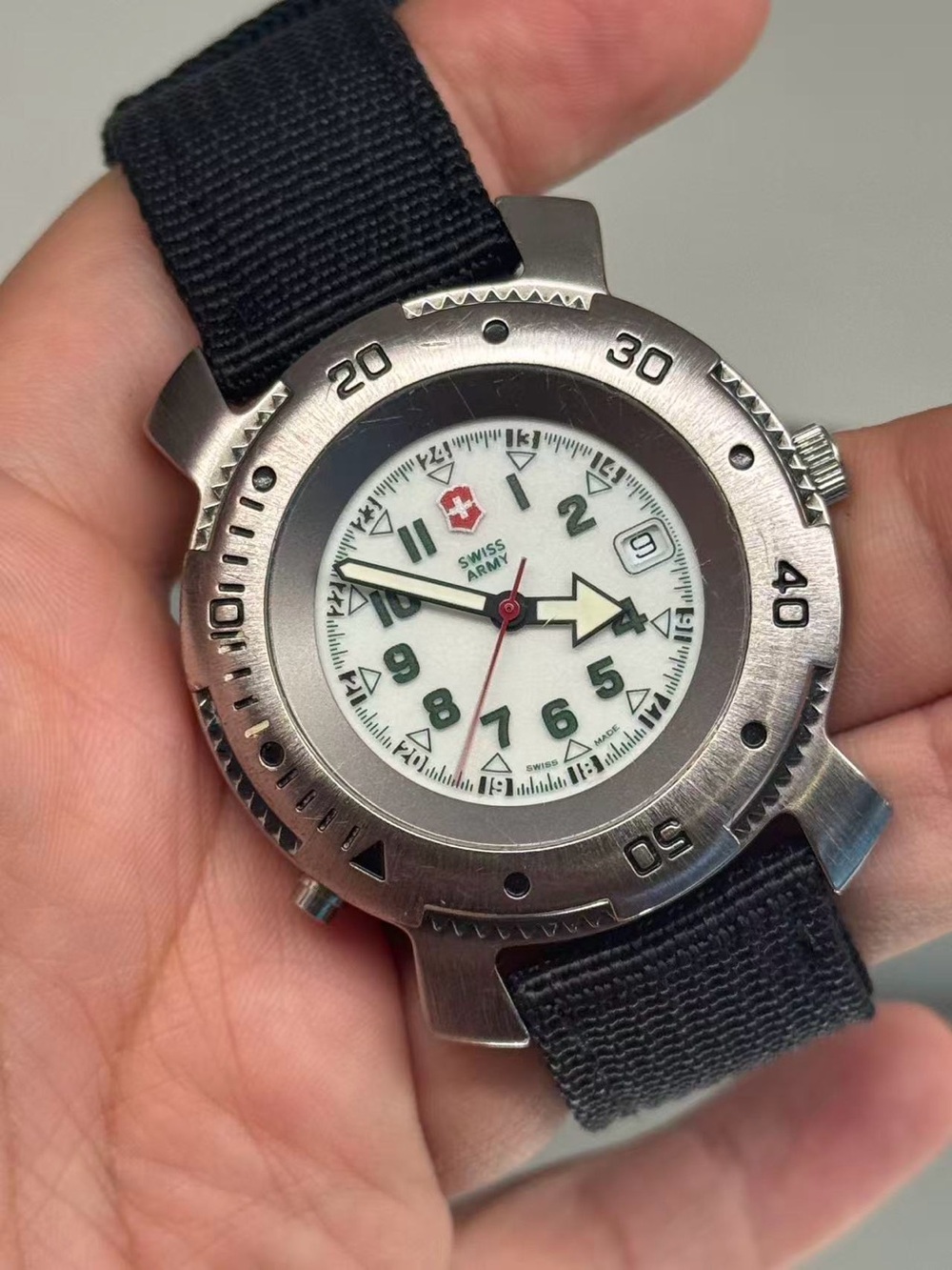 Vintage Swiss Army Quartz Field Men Watch 39.6mm White Dial New Battery Runs - Picture 6 of 10